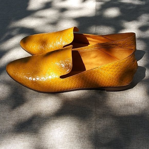 Dark Yellow Madden Girl Faux Crocodile Skin Shoes - Picture 6 of 8